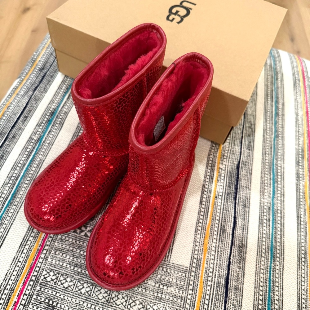 UGG Classic II Gel Hearts boot